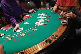 Người dùng Việt Nam chơi live casino crossbet trên smartphone